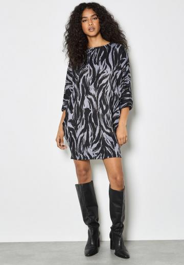 Вязаное платье