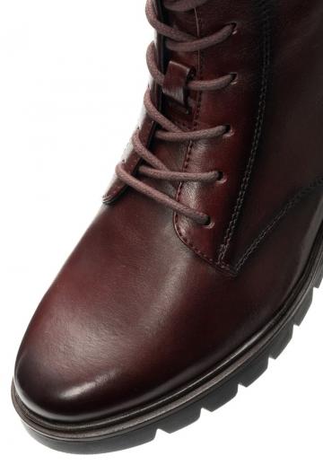 Ботинки на шнуровке
