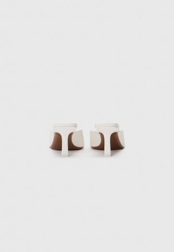 Босоножки на каблуке