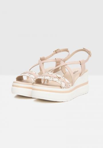 Босоножки на танкетке