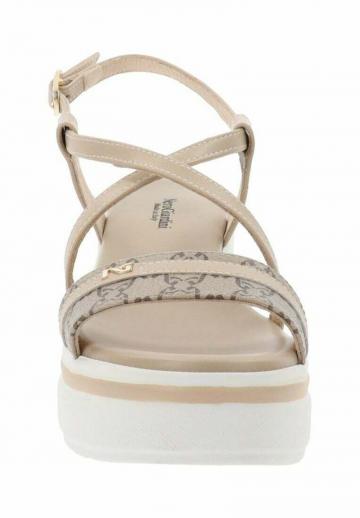 Босоножки на танкетке