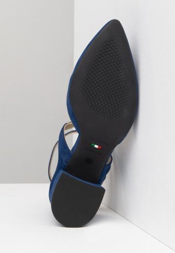 Туфли с ремешком