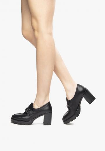 Туфли с высоким носом