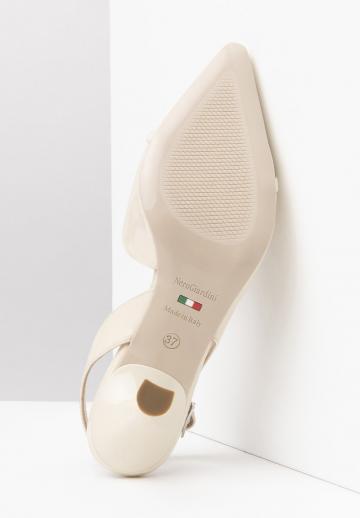 Туфли на высоком каблуке