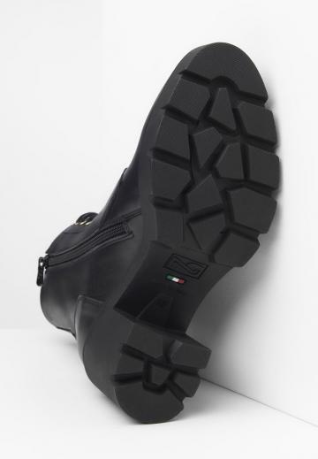 Полусапожки на высоком каблуке