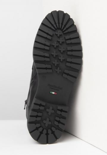 Ботинки на шнуровке