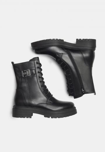 Ботинки на шнуровке