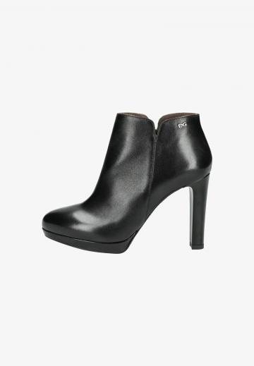 Полусапожки на высоком каблуке