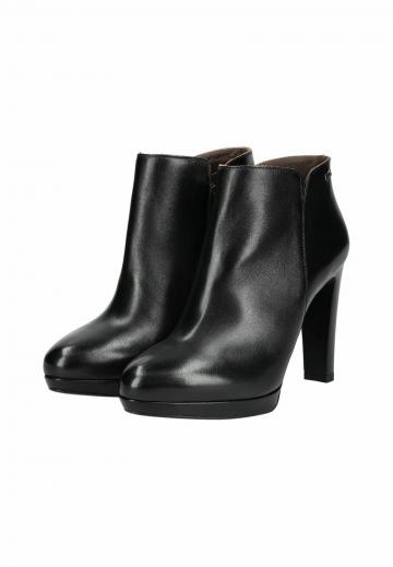 Полусапожки на высоком каблуке