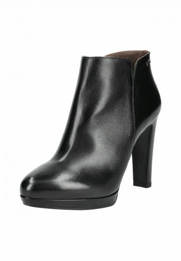 Полусапожки на высоком каблуке