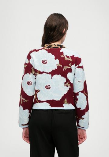 Жаккардовая вязаная кофта