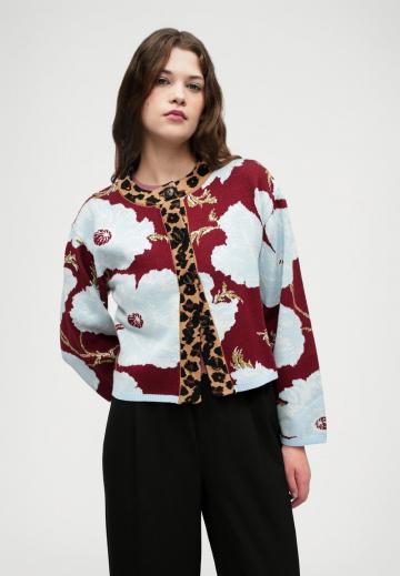 Жаккардовая вязаная кофта