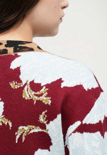 Жаккардовая вязаная кофта