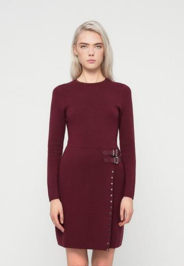 Вязаное платье
