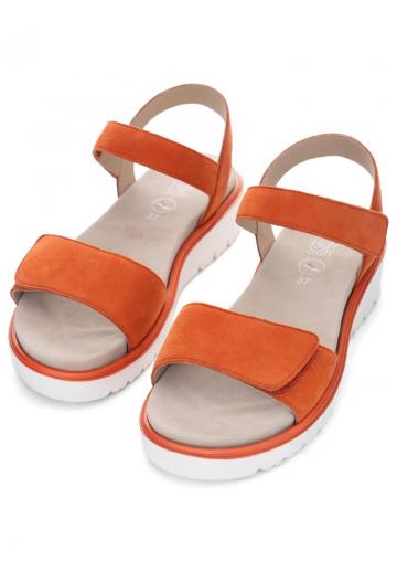 Босоножки на танкетке