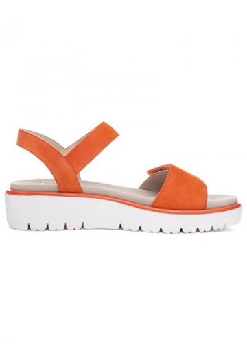 Босоножки на танкетке