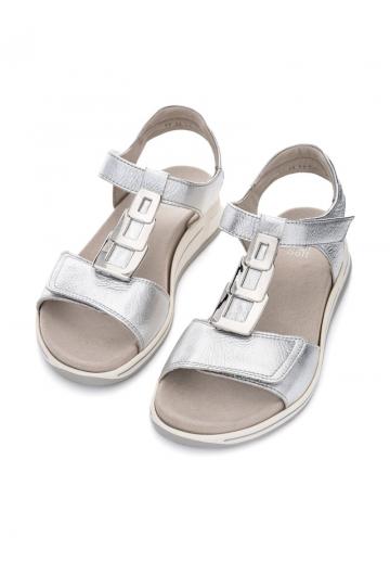 Босоножки на танкетке