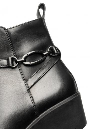 Сапожки на танкетке