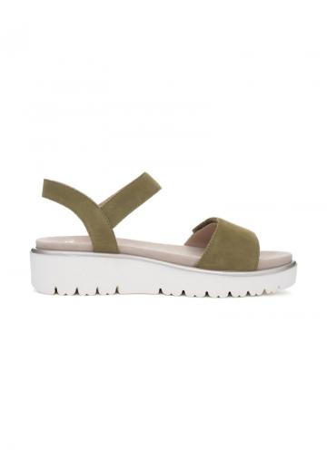 Босоножки на танкетке