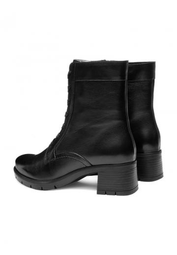 Ботинки на шнуровке