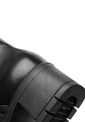 Ботинки на шнуровке