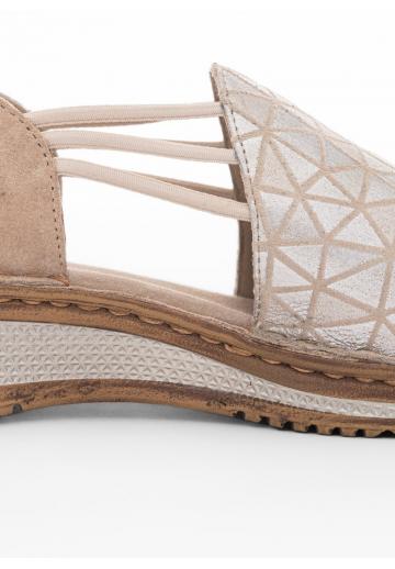 Босоножки на танкетке