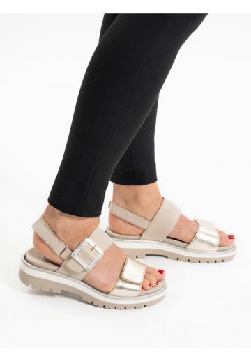 Босоножки на танкетке