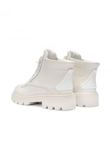 Ботинки на шнуровке