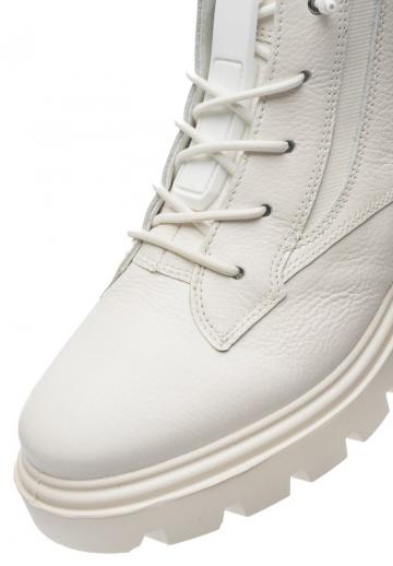 Ботинки на шнуровке