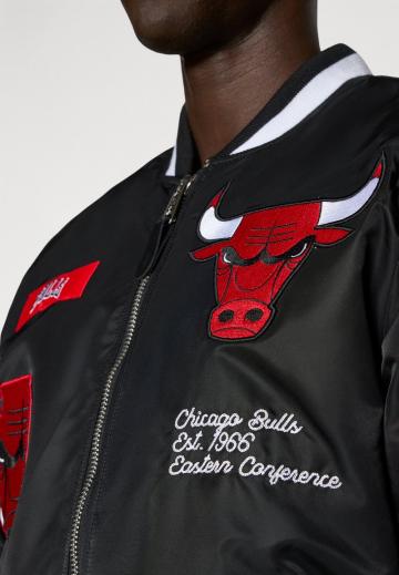 Спортивная куртка