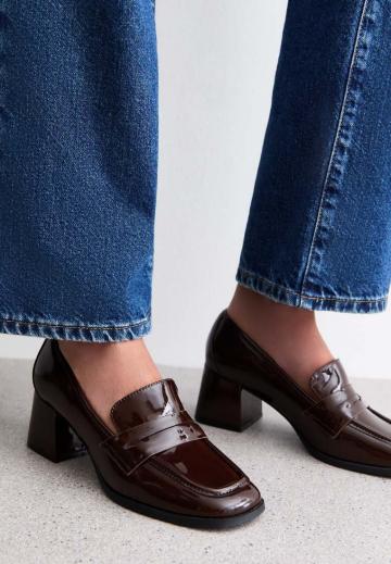 Туфли с высоким носом