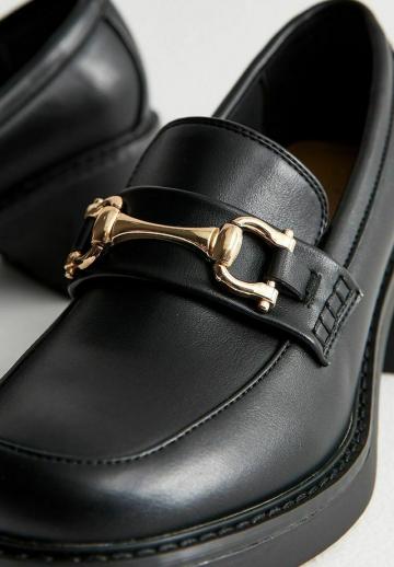 Туфли с высоким носом