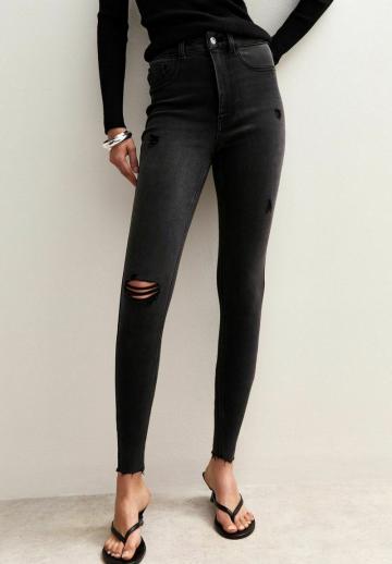 Узкие джинсы