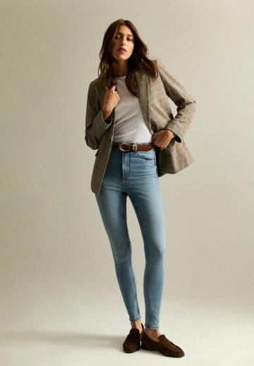 Узкие джинсы