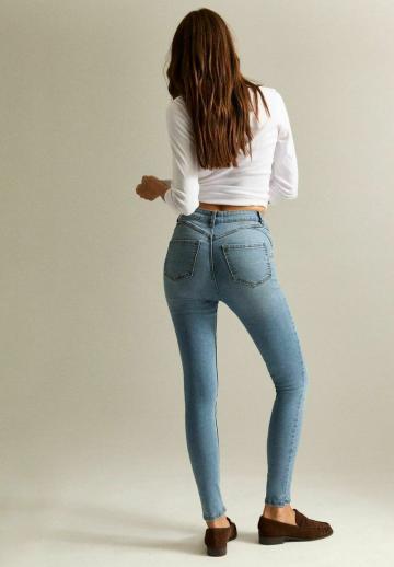 Узкие джинсы