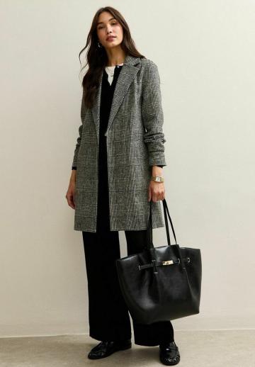 Короткое пальто