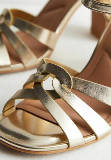 Гандбольные кроссовки