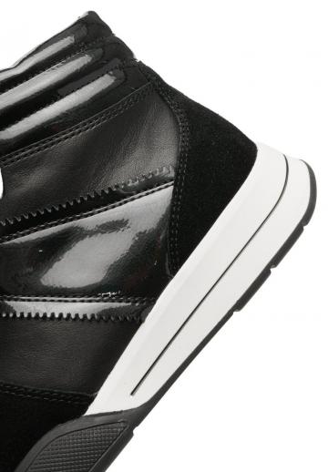 Ботинки на шнуровке