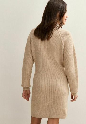 Вязаное платье