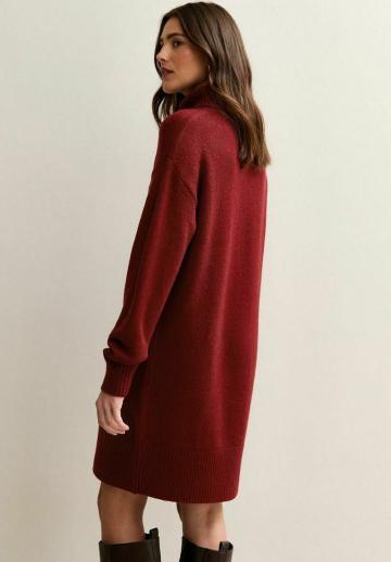 Вязаное платье