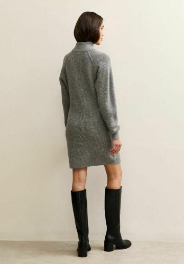 Вязаное платье
