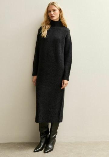 Вязаное платье