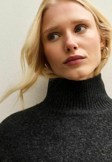 Вязаное платье