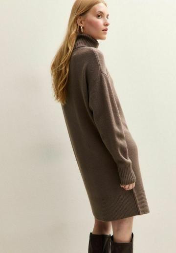 Вязаное платье