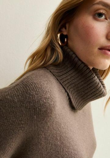 Вязаное платье