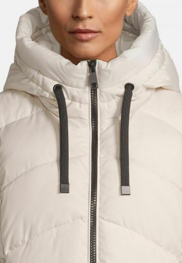 Длинный жилет