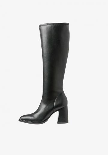 Высокие сапоги