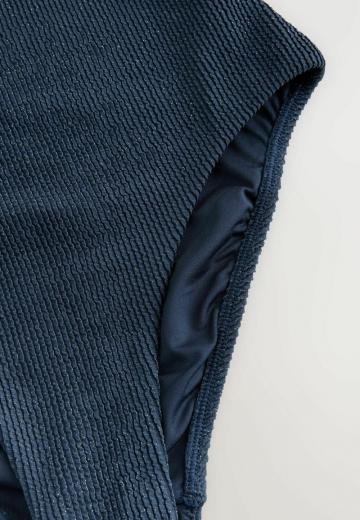 Слитный купальник