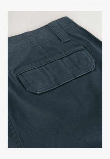 Брюки с накладными карманами