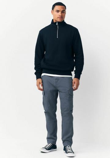 Брюки с накладными карманами